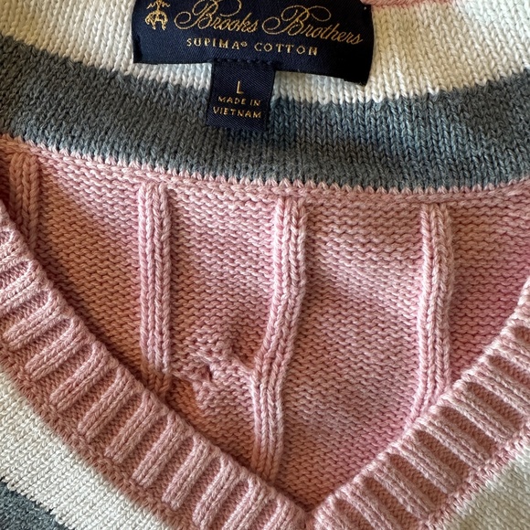 Brooks Bros. Cable V-Neck Sweater – L (Pink with Blue/White Detail) - Picture 5 of 6